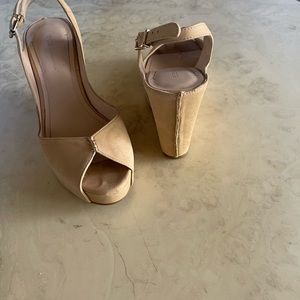 BCBGeneration platform sandals 8.5 Slingback and open toe